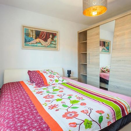 Sunny Apartment Ili Near Amfiteatar พูลา ภายนอก รูปภาพ