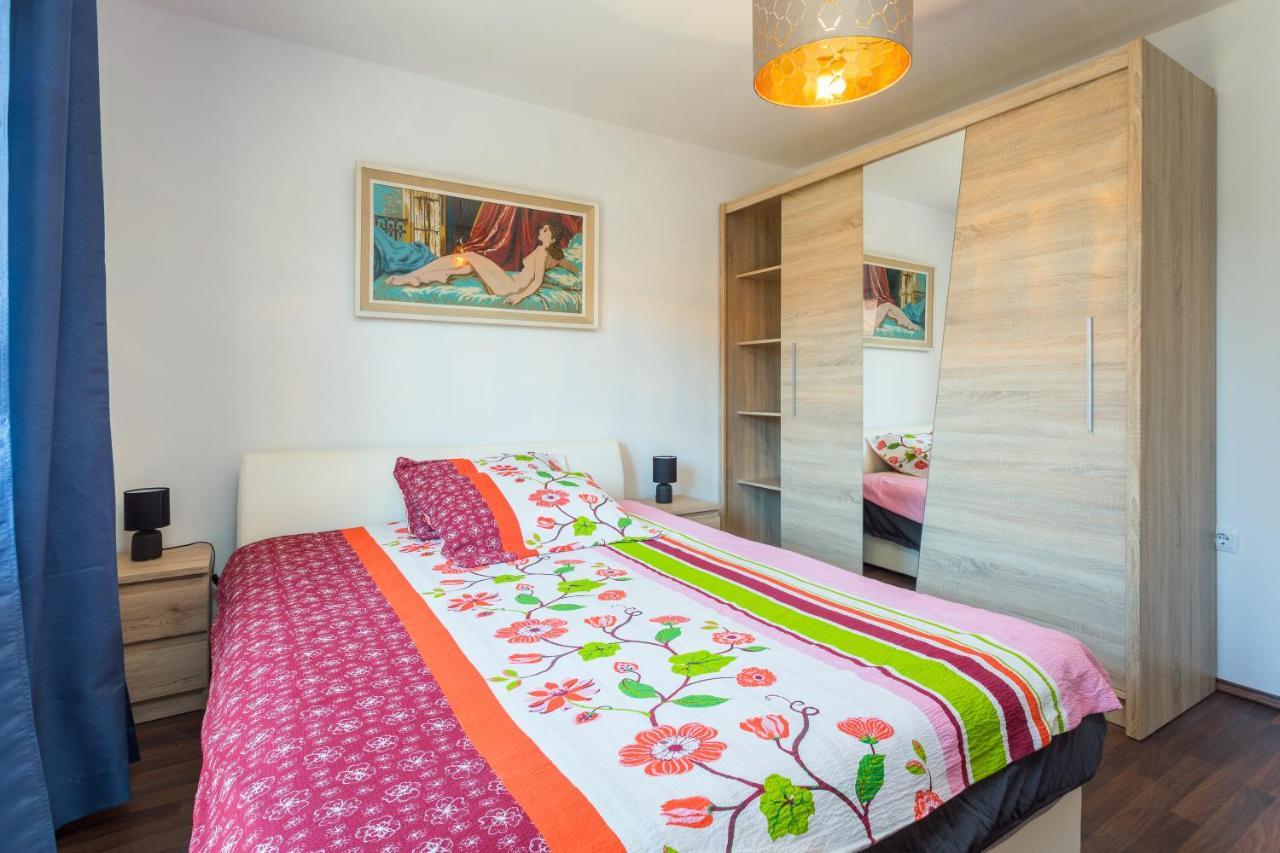 Sunny Apartment Ili Near Amfiteatar พูลา ภายนอก รูปภาพ