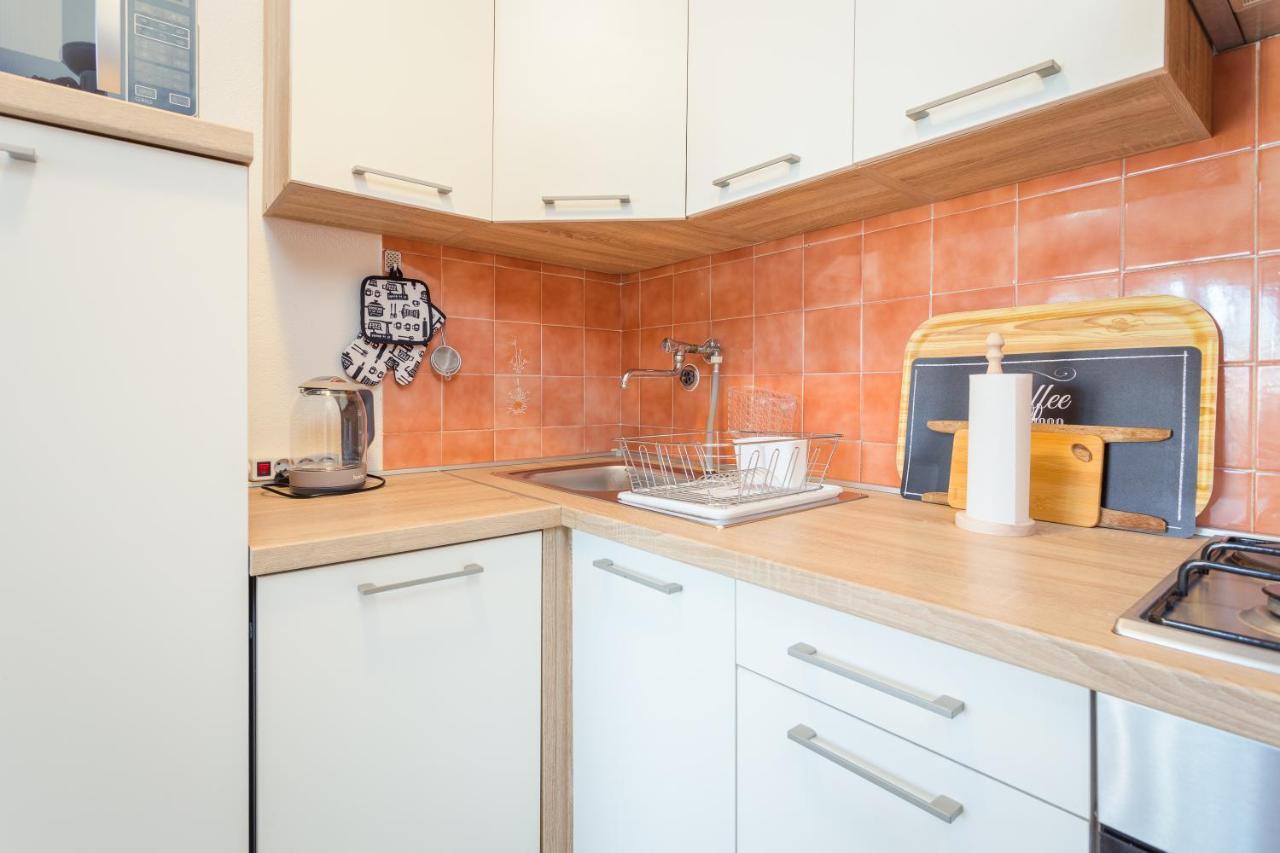 Sunny Apartment Ili Near Amfiteatar พูลา ภายนอก รูปภาพ