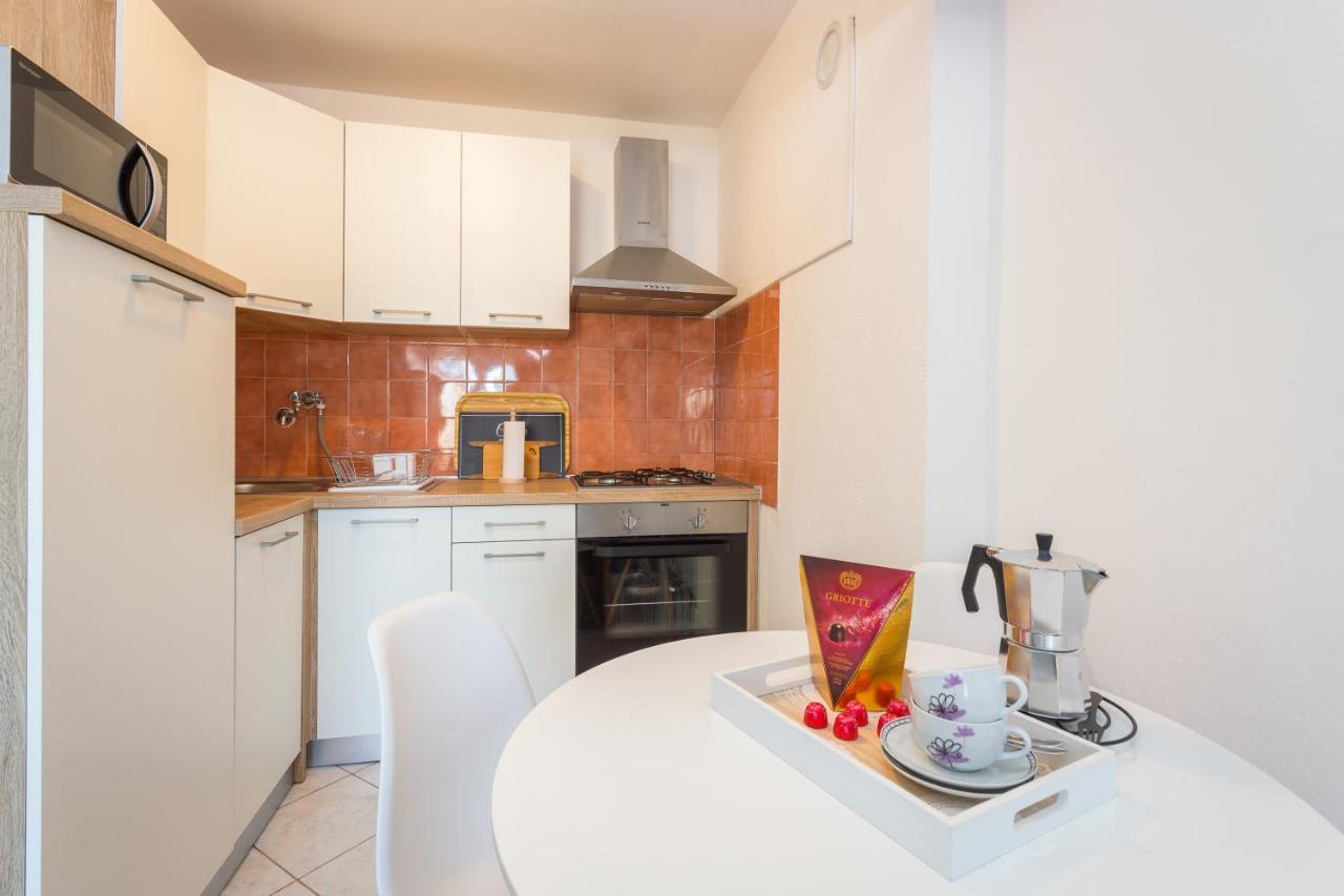 Sunny Apartment Ili Near Amfiteatar พูลา ภายนอก รูปภาพ