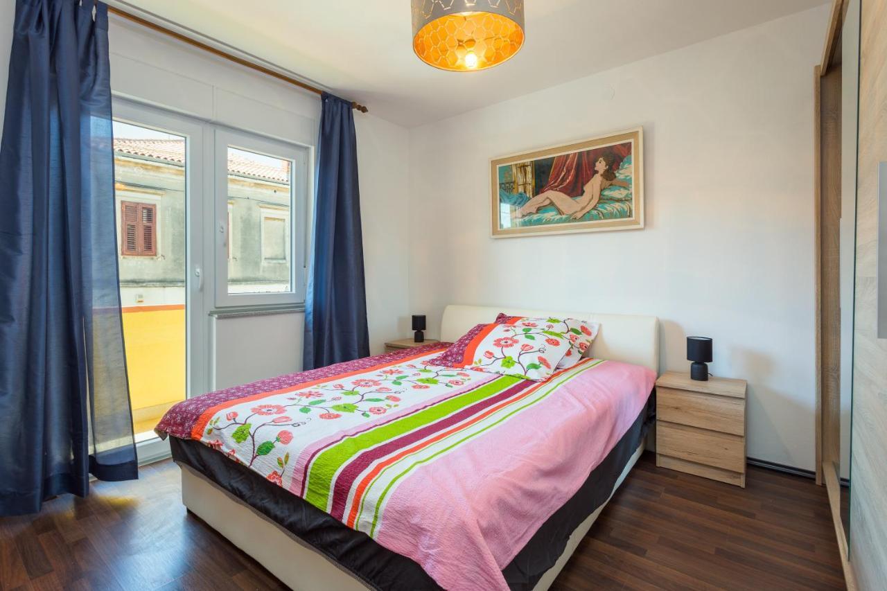 Sunny Apartment Ili Near Amfiteatar พูลา ภายนอก รูปภาพ