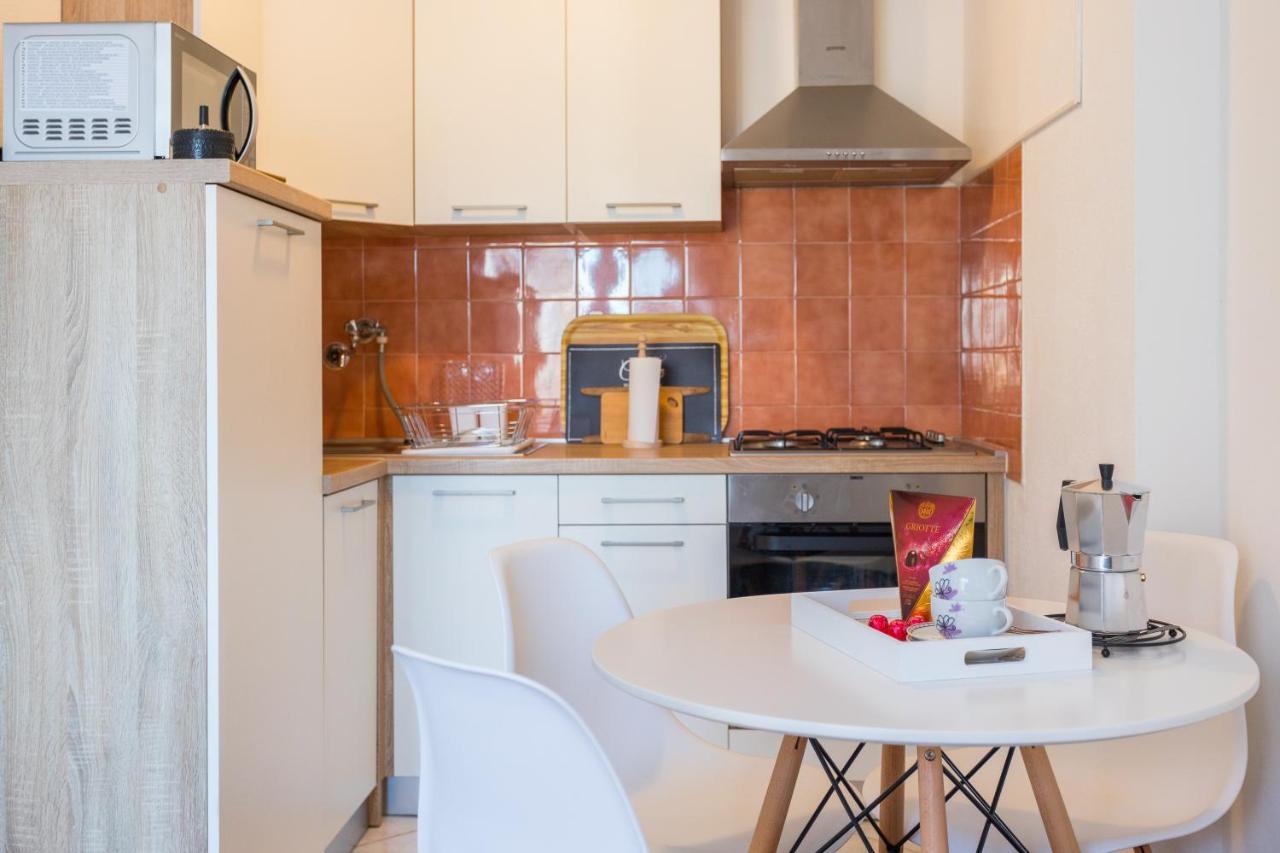 Sunny Apartment Ili Near Amfiteatar พูลา ภายนอก รูปภาพ